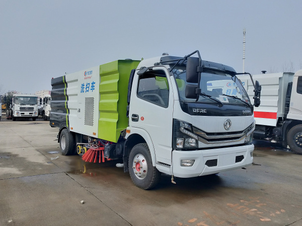 東風(fēng)大多利卡洗掃車9方