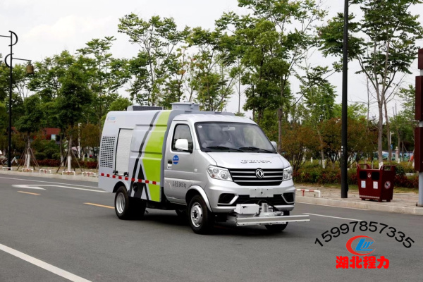 國六東風(fēng)小康路面清洗車3方