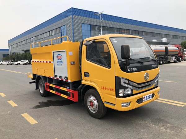東風(fēng)小多利卡路面養(yǎng)護(hù)車(chē)（4.5方）