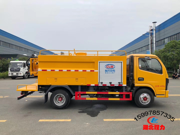 國(guó)六東風(fēng)小多利卡高壓清洗車(chē)（4.5方）